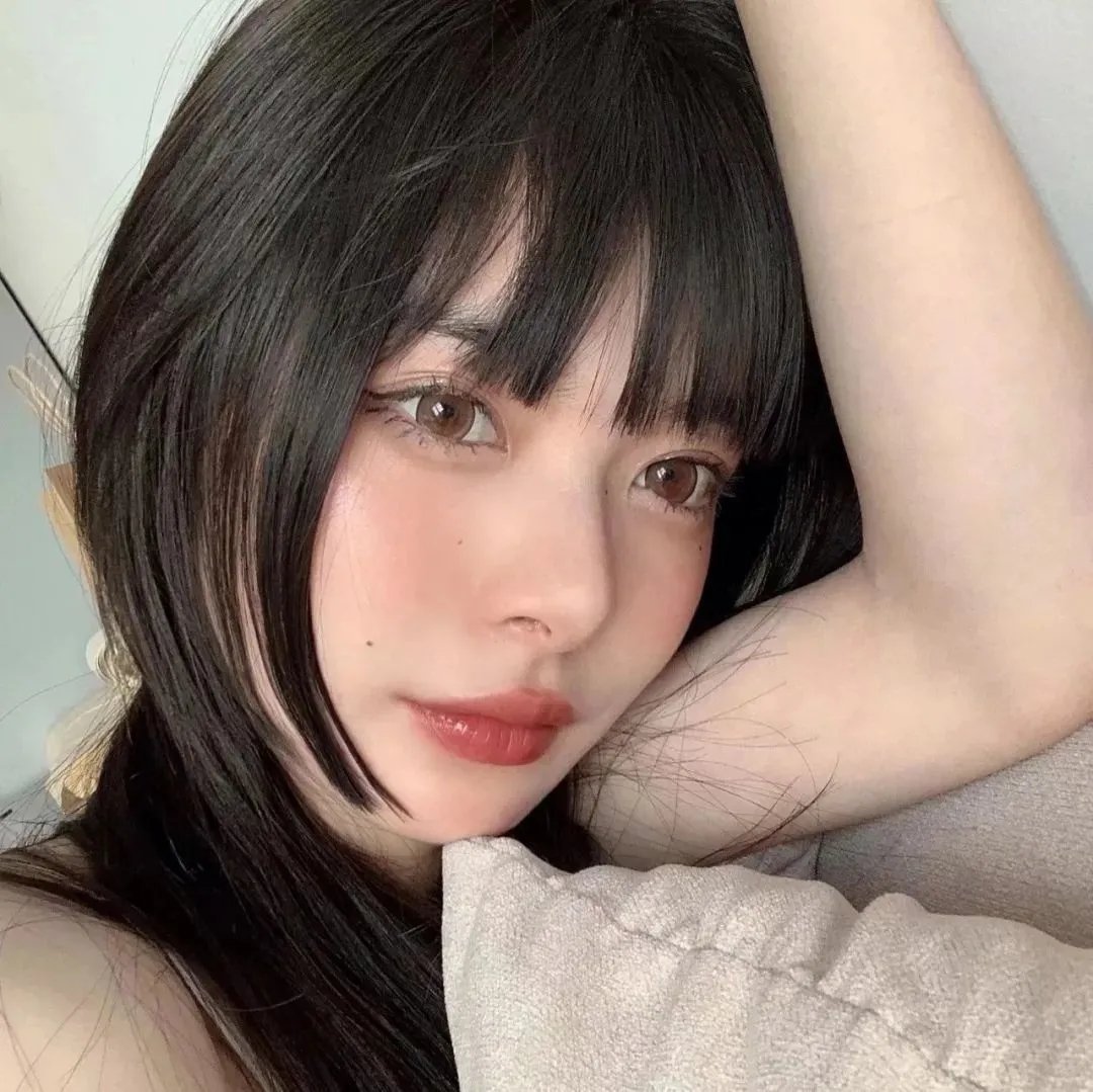 《某男星被前女友曝劈腿 聊天记录不堪入目》配图